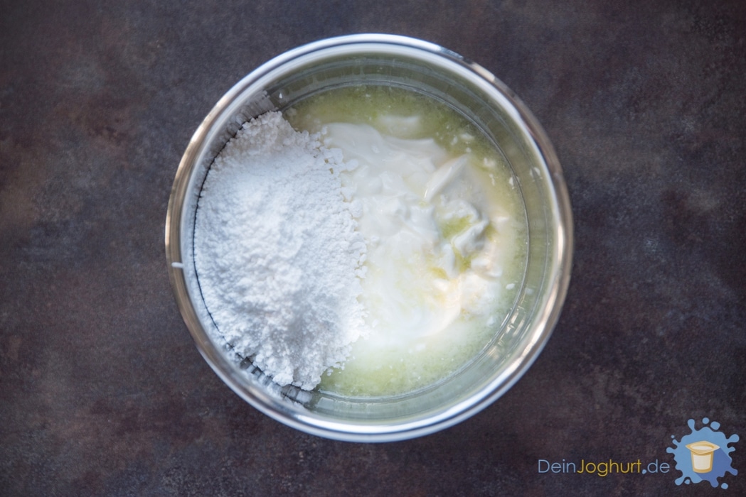 Zutaten für Frozen Joghurt in einer Schüssel